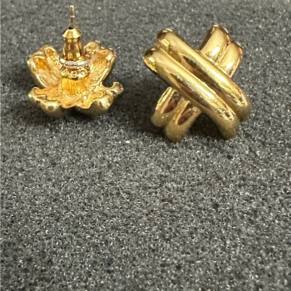 MONET Vintage Post Earrings - Gold Tone - Picture 3 of 6